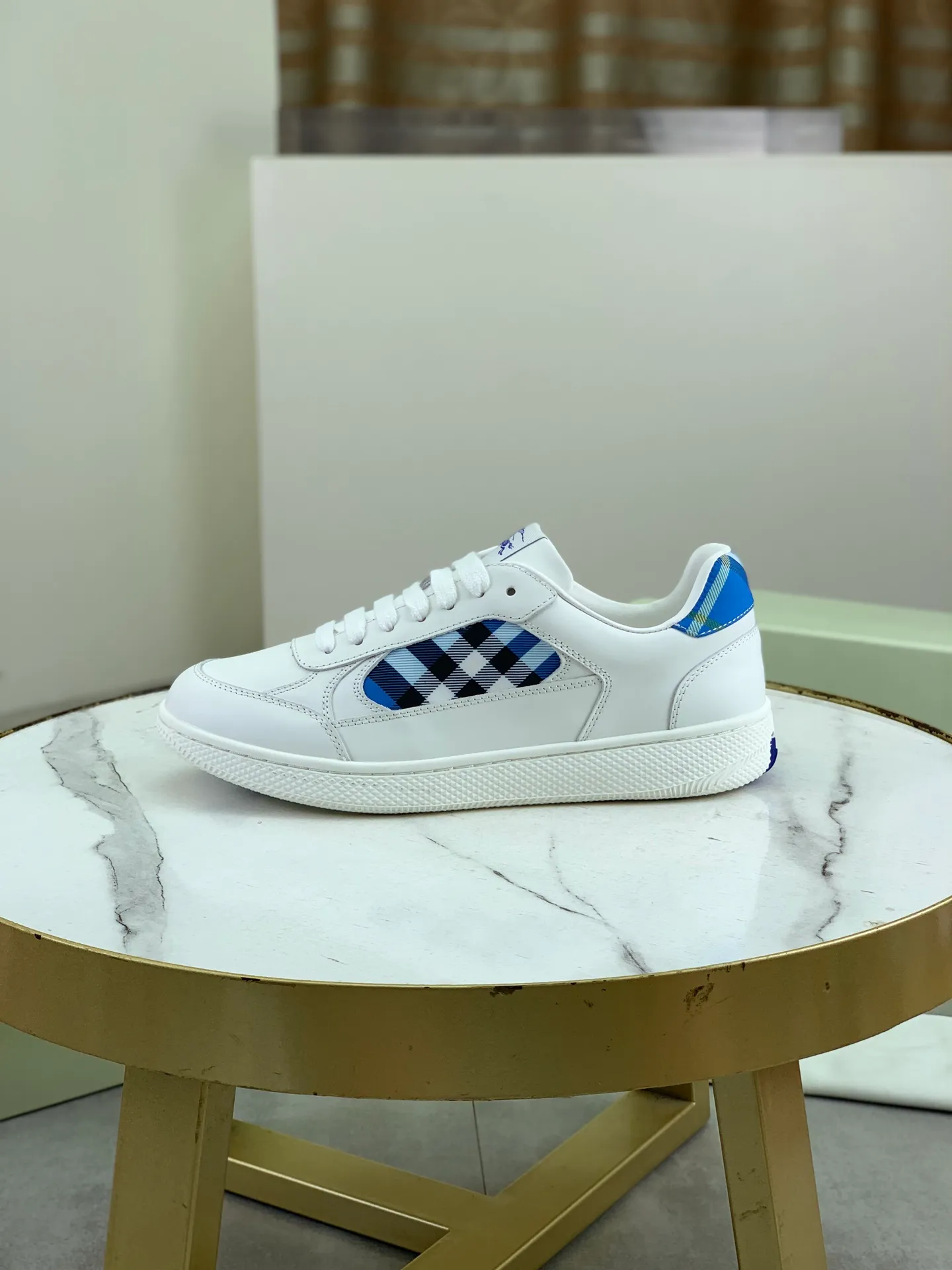 Factory price P640 [BURBERRY] Burberry - High-end quality original order (couples 🧑‍🤝‍🧑 style) - Upper: imported 🔝 original material - Lining: cowhide lining, feet; water-dyed cowhide - Outsole: ultra-light TPR rubber; two-color molded outsole - Super high quality control, fine workmanship: highlighted (high-end, extravagance, grade) -Size: 35-46 (male 38 46 Female 35 40 can be customized)·Color: Multiple colors available